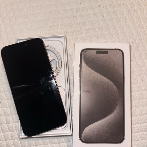 iPhone 15 pro Max 256 gb I'm selling it because it was a gift and I already have - Picture 3 of 3